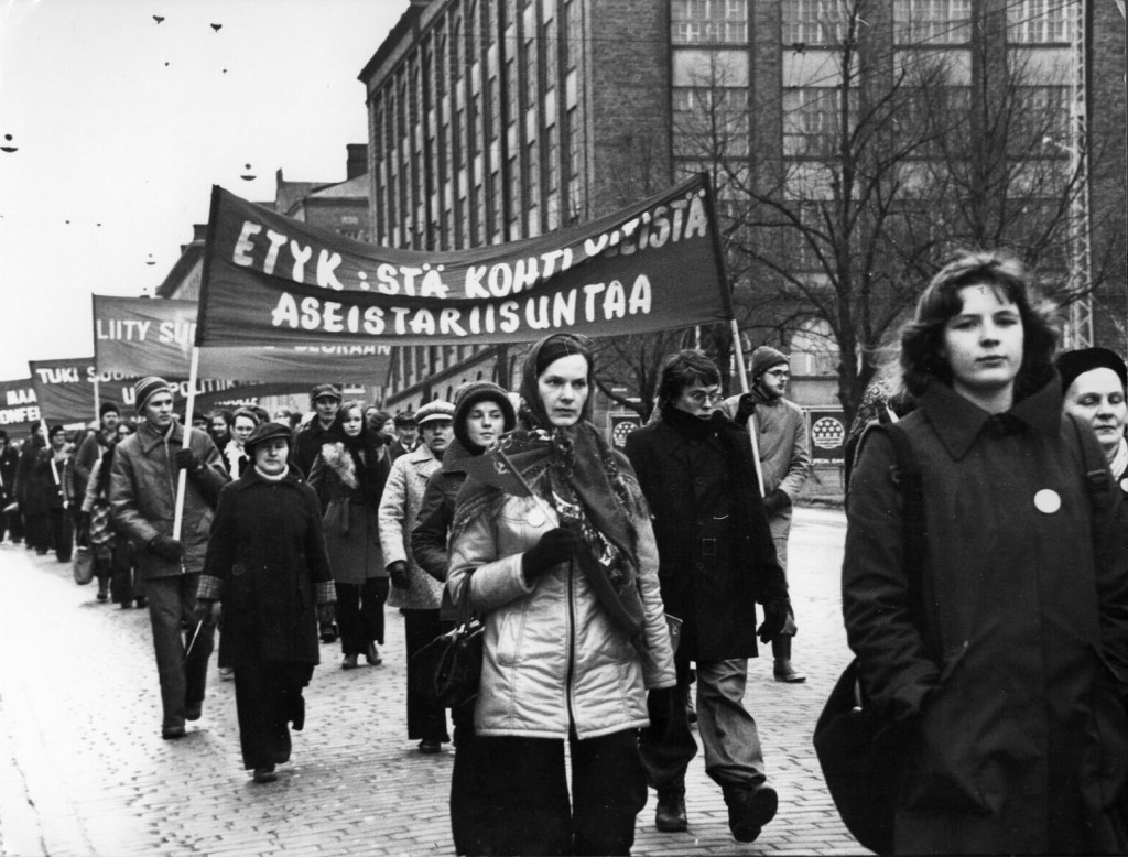 SNS:n ja Suomen Rauhanpuolustajien järjestämä rauhanmarssi vuonna 1976